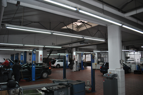 M2LOOM T8 LED-Röhren in der Werkstatt von Autohaus Hoffmann aus Sundern